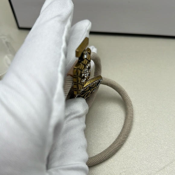 Hair Ties Beauty Chanel Or Wristband & Small Shopping Bag CC Rhinestones NWOT - Picture 8 of 17